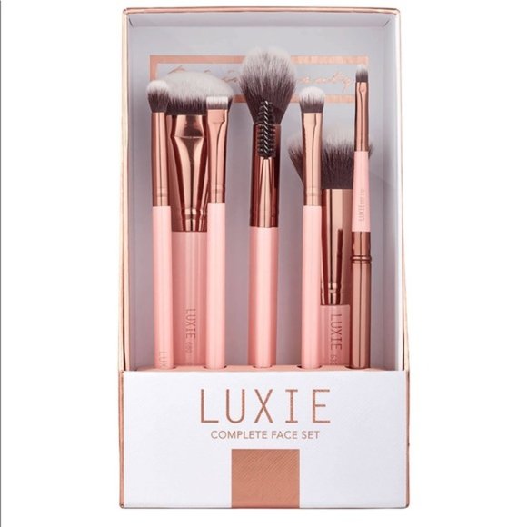 Luxie Other - LUXIE 8pc COMPLETE FACE BRUSH SET - ROSE GOLD